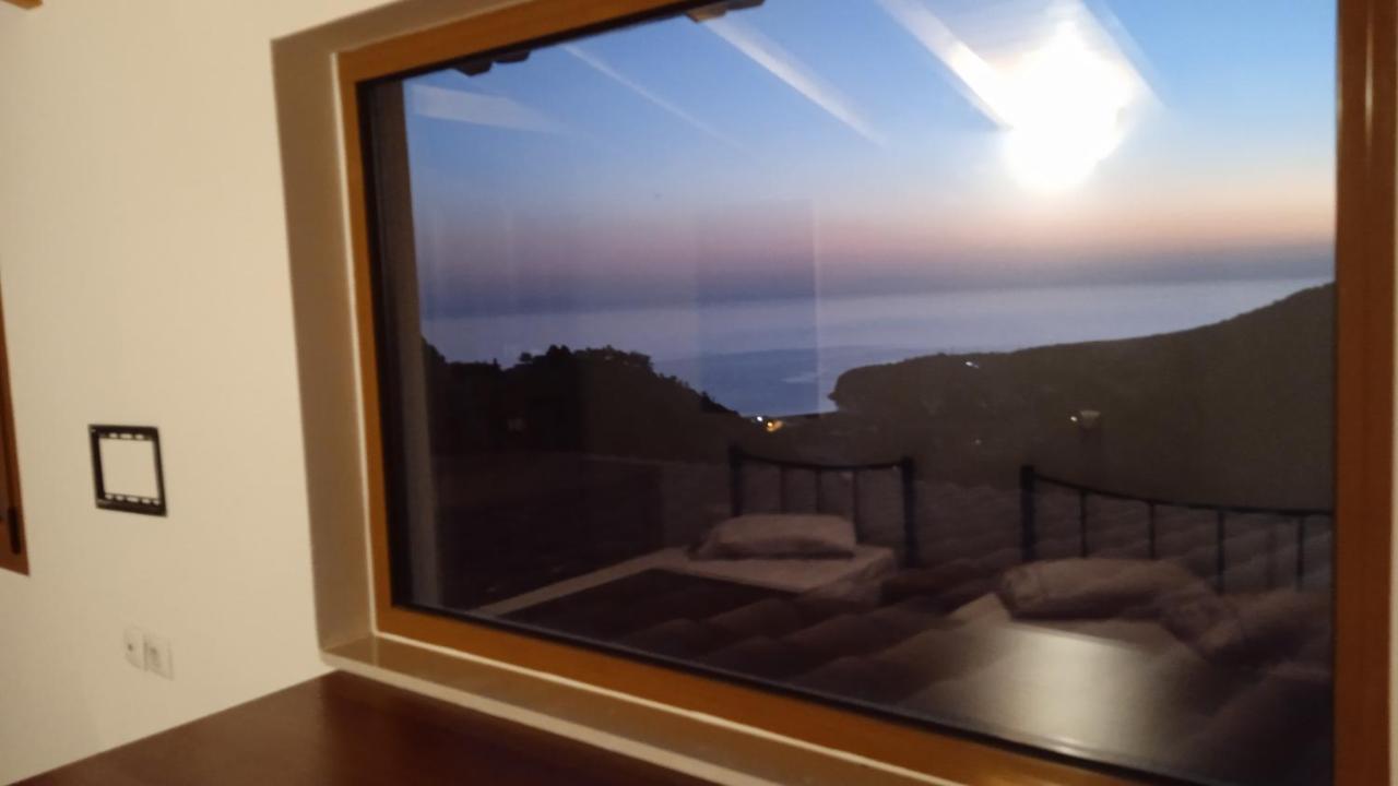 Tolis * Himara